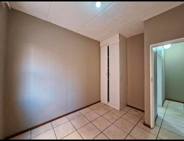 2 BEDROOM APARTMENT FOR SALE IN KEMPTON PARK CENTRAL